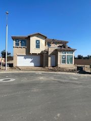 1842 Berlin Court W, Tulare, CA 93274