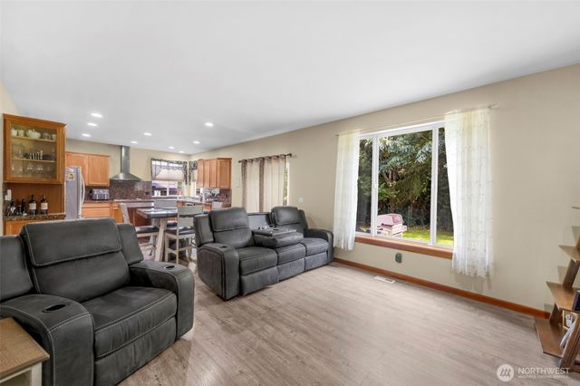 7924 32nd Place NE, Marysville, WA 98270
