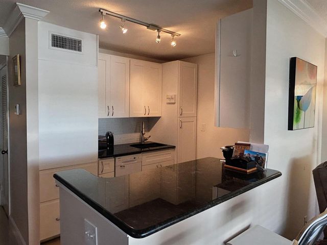 638 Snug Harbor Drive E6, Boynton Beach, FL 33435