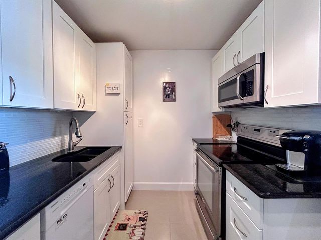 638 Snug Harbor Drive E6, Boynton Beach, FL 33435