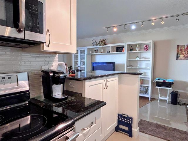 638 Snug Harbor Drive E6, Boynton Beach, FL 33435