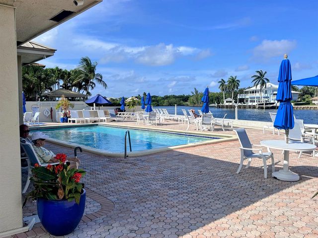 638 Snug Harbor Drive E6, Boynton Beach, FL 33435