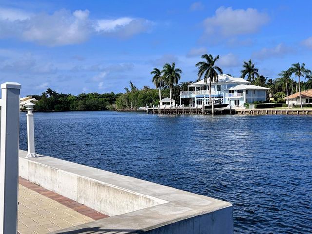 638 Snug Harbor Drive E6, Boynton Beach, FL 33435