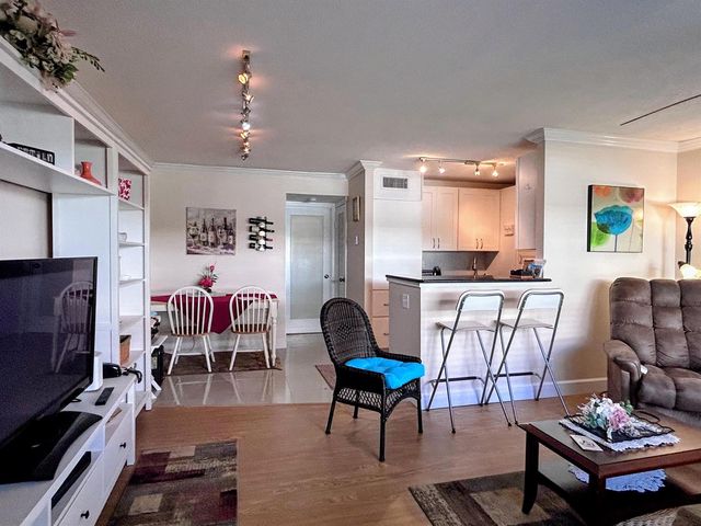 638 Snug Harbor Drive E6, Boynton Beach, FL 33435