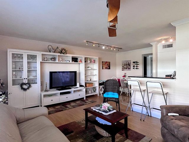 638 Snug Harbor Drive E6, Boynton Beach, FL 33435