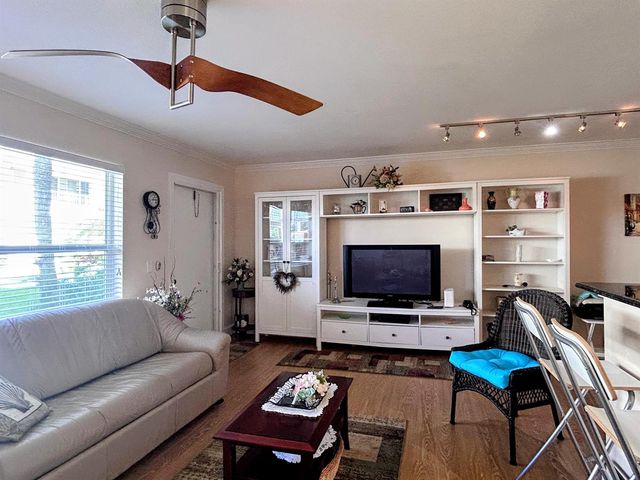 638 Snug Harbor Drive E6, Boynton Beach, FL 33435