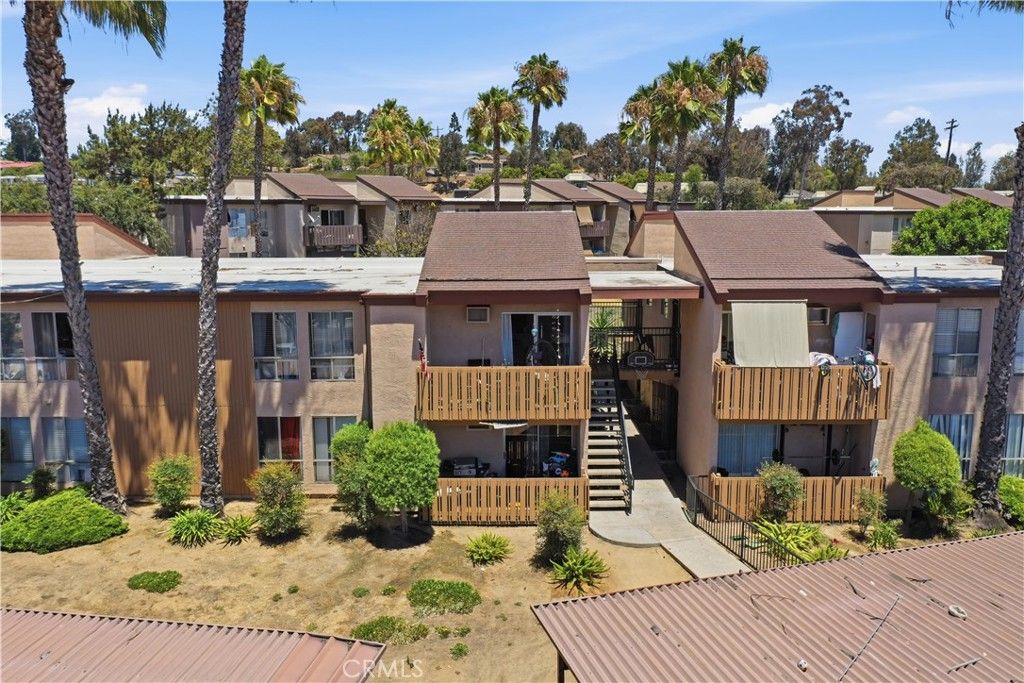 1050 Rock Springs, Escondido, CA 92026 — exterior