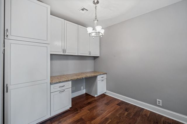 49 Briar Hollow Lane 401, Houston, TX 77027