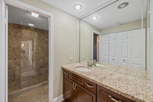 49 Briar Hollow Lane 401, Houston, TX 77027