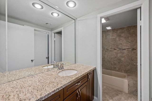 49 Briar Hollow Lane 401, Houston, TX 77027