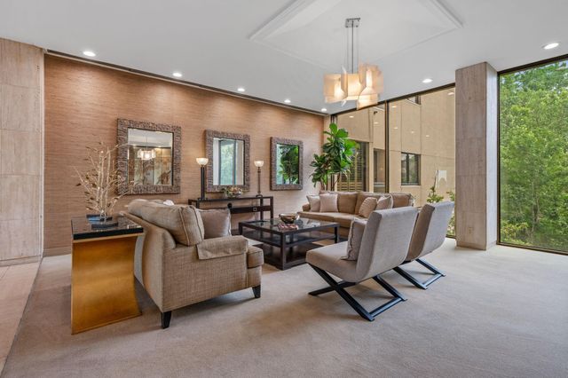 49 Briar Hollow Lane 401, Houston, TX 77027