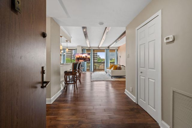 49 Briar Hollow Lane 401, Houston, TX 77027