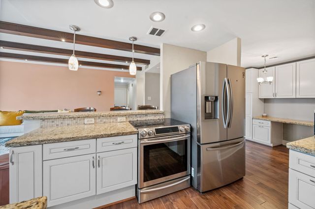 49 Briar Hollow Lane 401, Houston, TX 77027