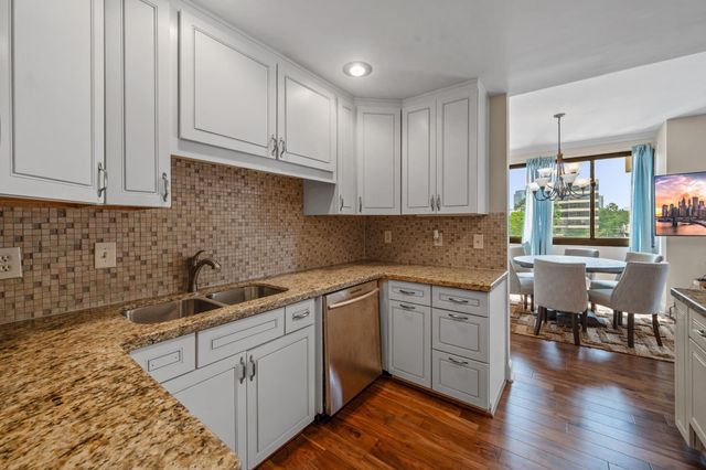 49 Briar Hollow Lane 401, Houston, TX 77027