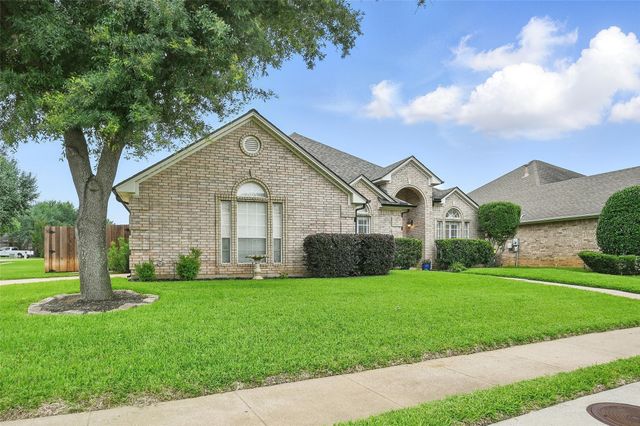 2300 Glenmoor Drive, Arlington, TX 76001