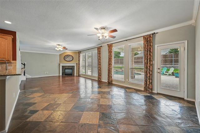 2300 Glenmoor Drive, Arlington, TX 76001