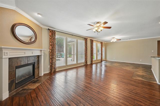 2300 Glenmoor Drive, Arlington, TX 76001