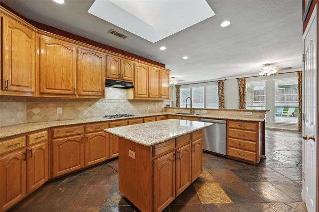 2300 Glenmoor Drive, Arlington, TX 76001