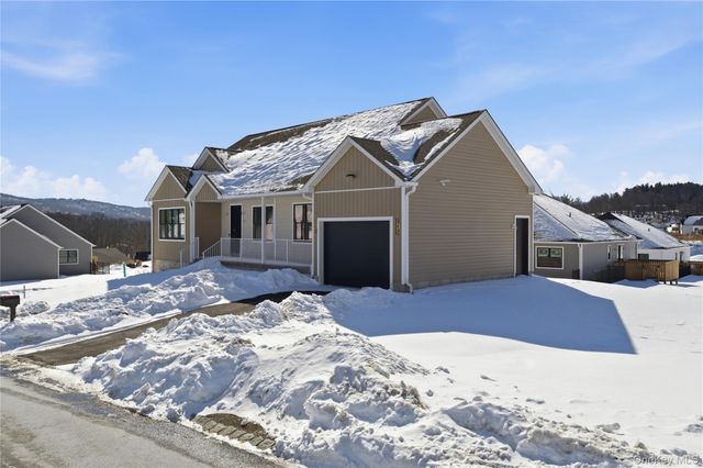 57 Southfield Falls, Monroe, NY 10950