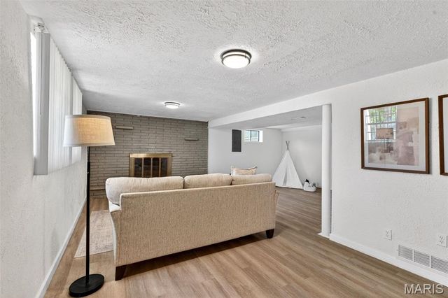 6 Frontier Trail, Fenton, MO 63026
