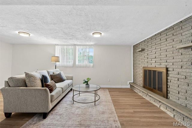 6 Frontier Trail, Fenton, MO 63026