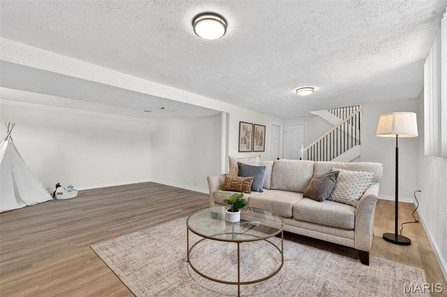 6 Frontier Trail, Fenton, MO 63026