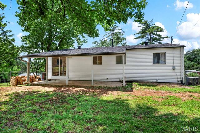 6 Frontier Trail, Fenton, MO 63026