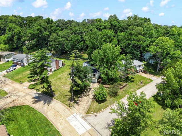 6 Frontier Trail, Fenton, MO 63026