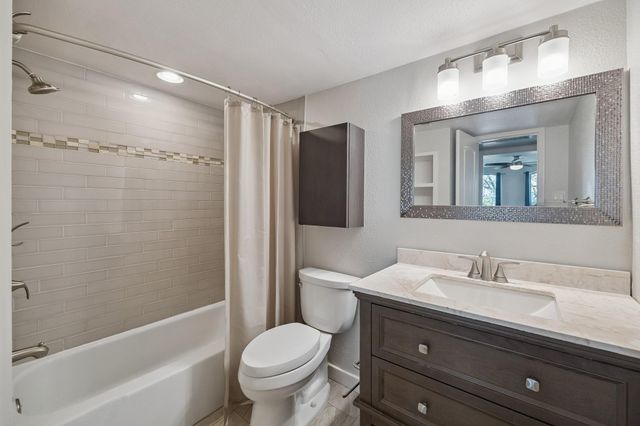 4629 Wild Indigo Street 589, Houston, TX 77027