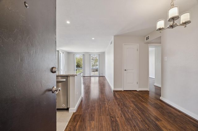 4629 Wild Indigo Street 589, Houston, TX 77027