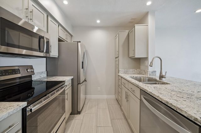 4629 Wild Indigo Street 589, Houston, TX 77027