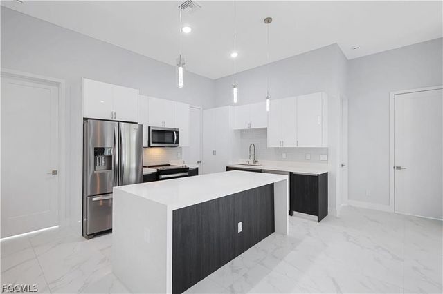 901 NW 19th TER, Matlacha, FL 33993