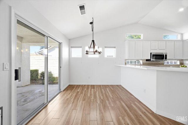 9709 Portland Rose Avenue, Bakersfield, CA 93311