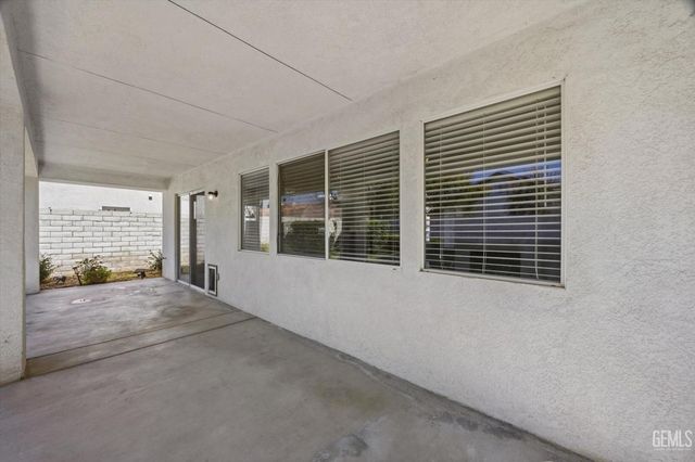 9709 Portland Rose Avenue, Bakersfield, CA 93311