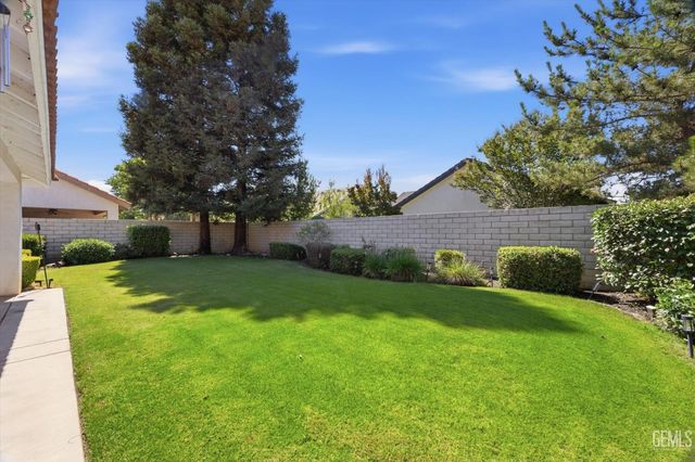 9709 Portland Rose Avenue, Bakersfield, CA 93311