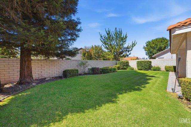 9709 Portland Rose Avenue, Bakersfield, CA 93311