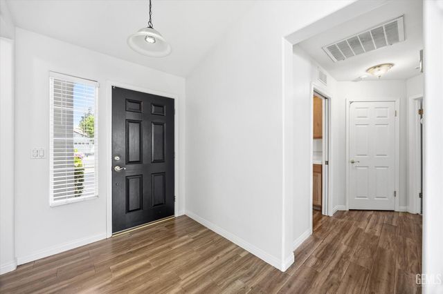 9709 Portland Rose Avenue, Bakersfield, CA 93311