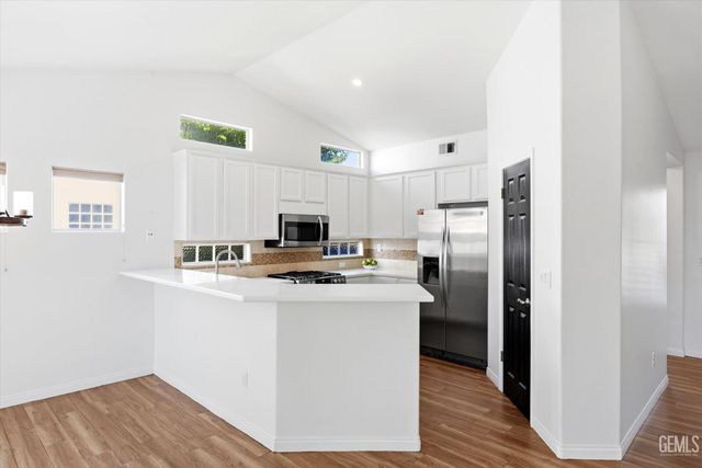 9709 Portland Rose Avenue, Bakersfield, CA 93311