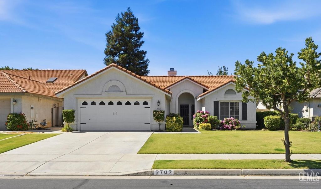 9709 Portland Rose Avenue, Bakersfield, CA 93311
