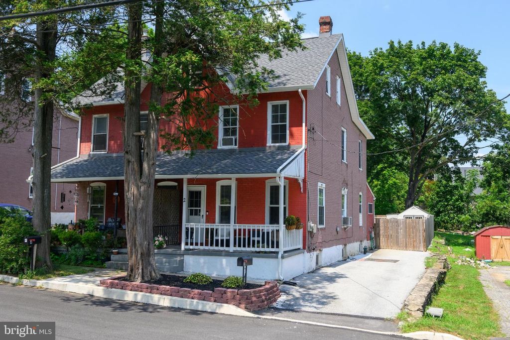 2 WOODLAND AVE, Coatesville, PA 19320
