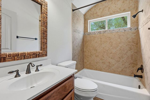 10215 Twin Lake LOOP, Dripping Springs, TX 78620