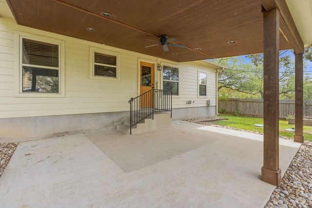 10215 Twin Lake LOOP, Dripping Springs, TX 78620