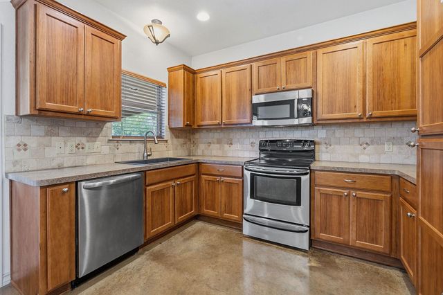 10215 Twin Lake LOOP, Dripping Springs, TX 78620