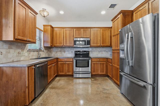 10215 Twin Lake LOOP, Dripping Springs, TX 78620