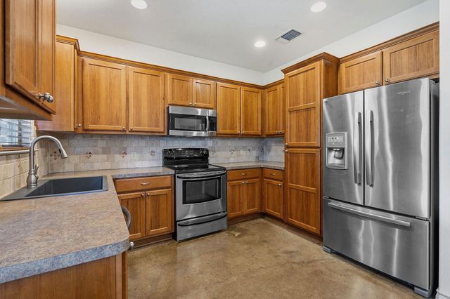 10215 Twin Lake LOOP, Dripping Springs, TX 78620
