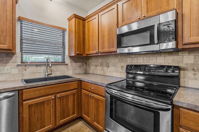 10215 Twin Lake LOOP, Dripping Springs, TX 78620