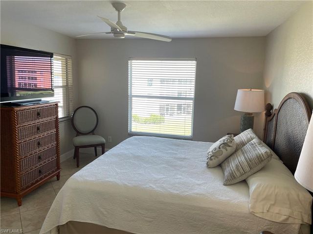 9640 Victoria Ln Apt 305, Naples, FL 34109