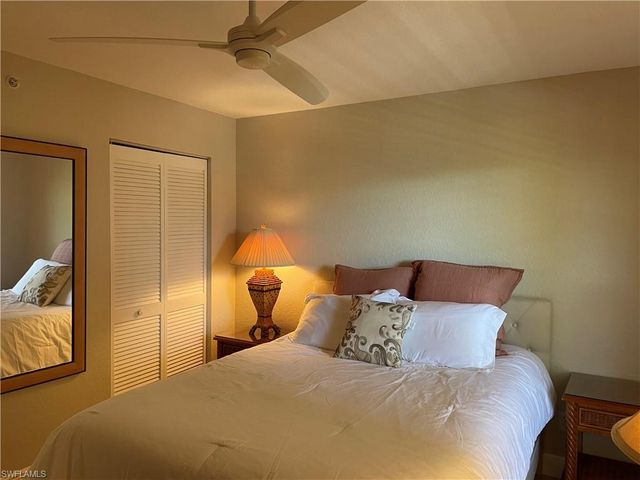 9640 Victoria Ln Apt 305, Naples, FL 34109