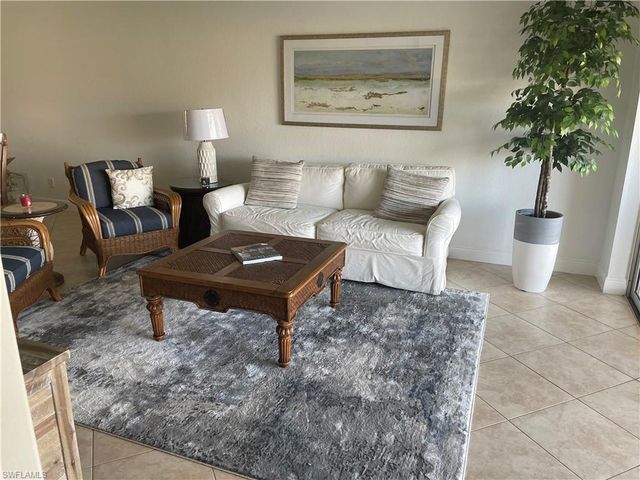 9640 Victoria Ln Apt 305, Naples, FL 34109