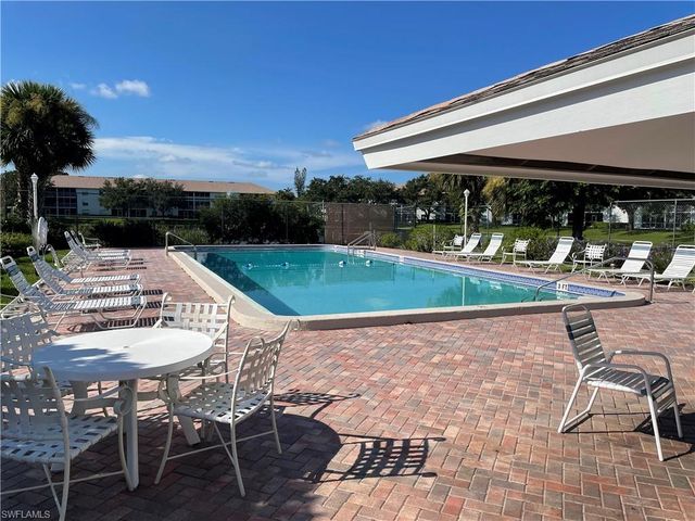 9640 Victoria Ln Apt 305, Naples, FL 34109